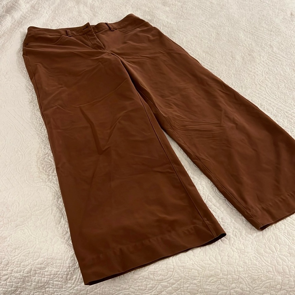 Lulu Wide Leg pants. EUC